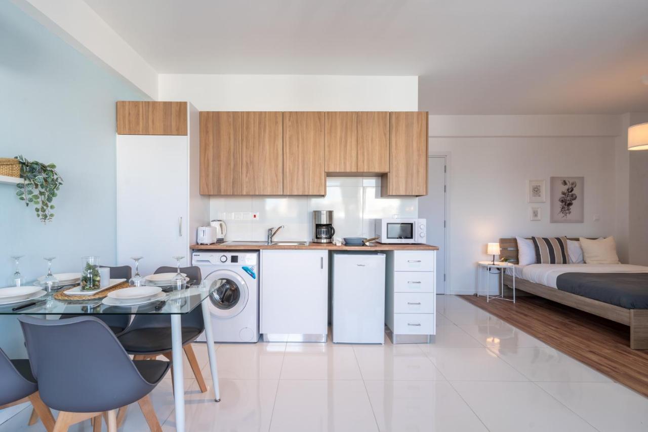 Livia Studio Apartment In Lárnaka Eksteriør bilde