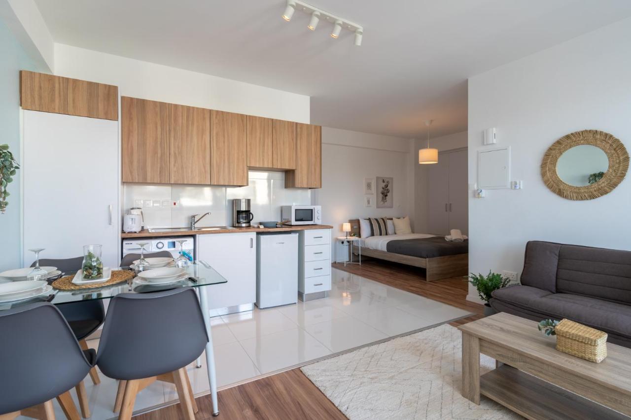 Livia Studio Apartment In Lárnaka Eksteriør bilde
